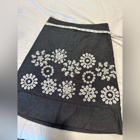 Ann Taylor Women Sz: 4 Embroidered Skirt Dark Gray A-Line Lined Floral. - Picture 3 of 14